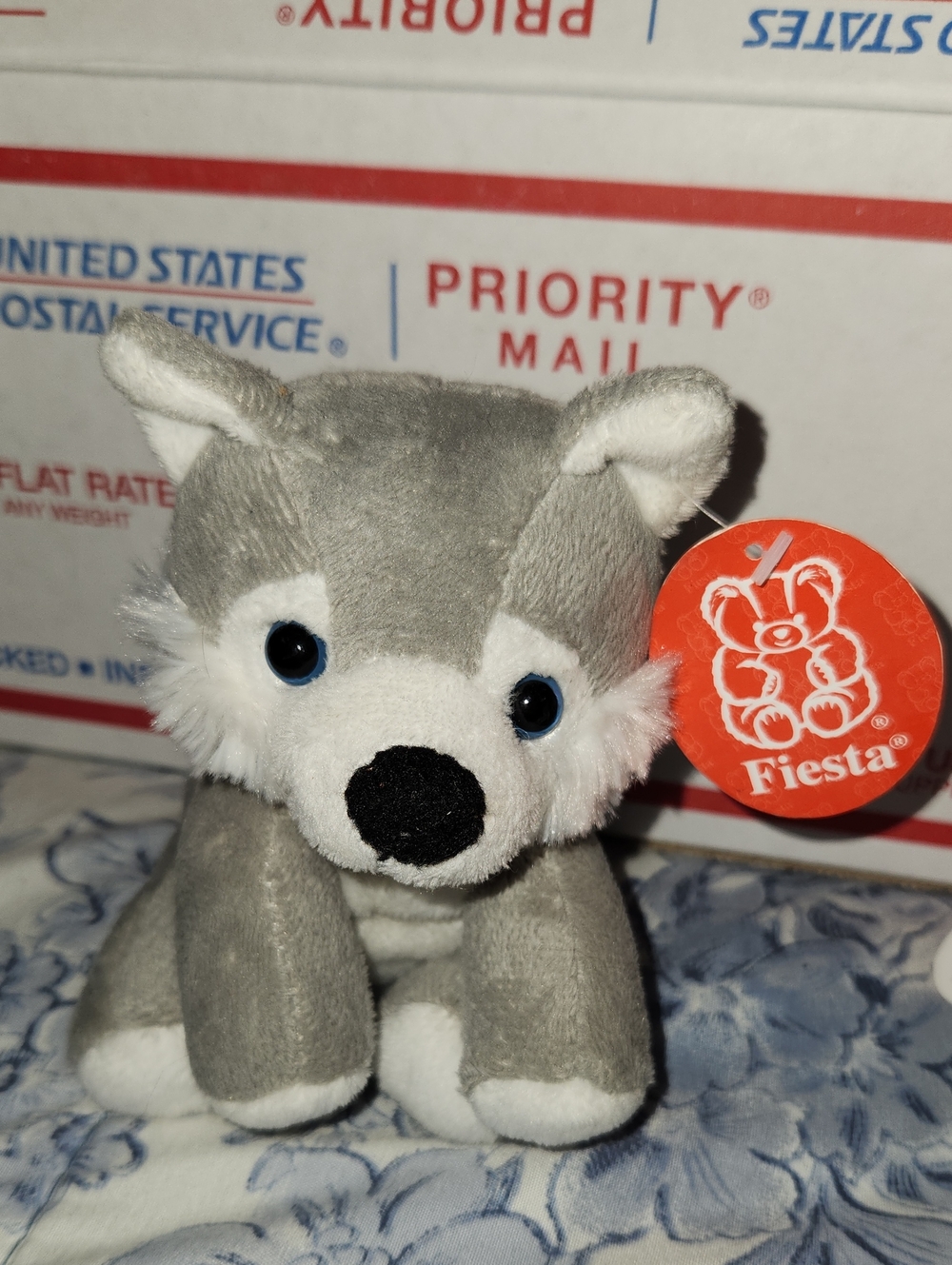 NWT HUSKEY Fiesta TOYS, gray/white
